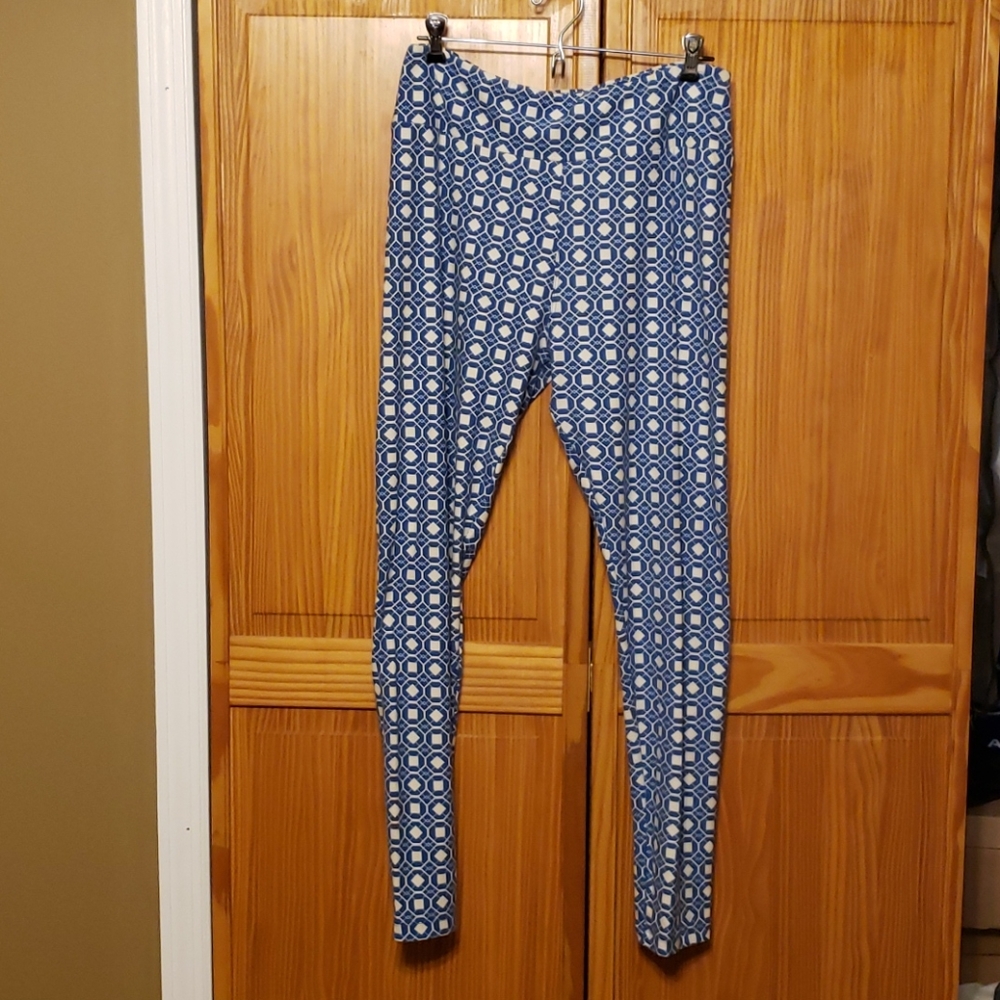 LuLaRoe Tall & Curve Leggings